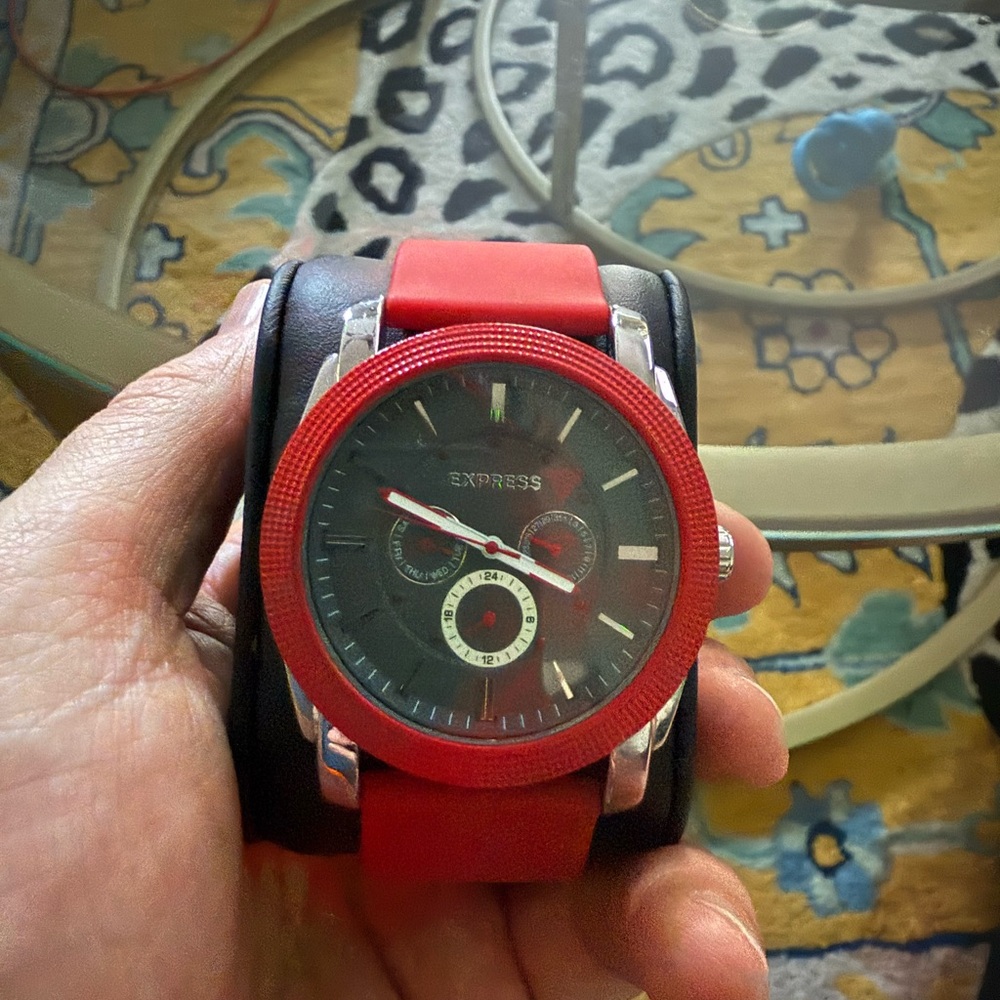 Express Red Smartwatch - Picture 2 of 2